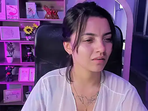 Liisaa Kiss online show from November 28, 2025, 4:15 am