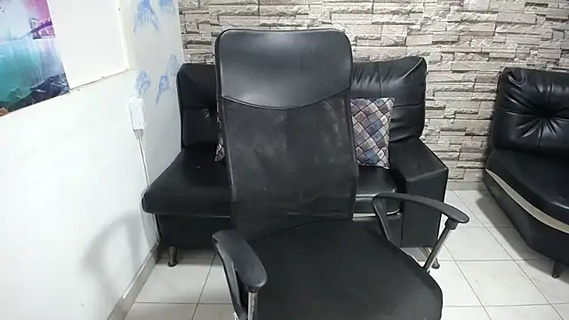 Snapshot of rom_weasley chatting on October 17, 2025, 11:02 am rom weasley online show from October 17, 2025, 11:02 am