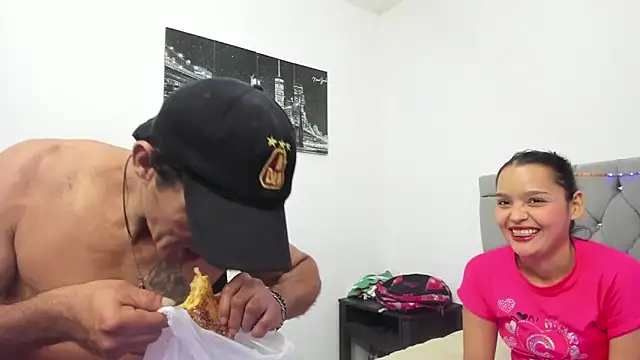 Snapshot of Sofi_And_Santy chatting on February 3, 2026, 12:20 am Sofi And Santy online show from February 3, 2026, 12:20 am