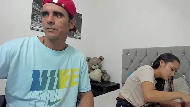 Snapshot of Sofi_And_Santy chatting on February 19, 2026, 12:39 am Sofi And Santy online show from February 19, 2026, 12:39 am