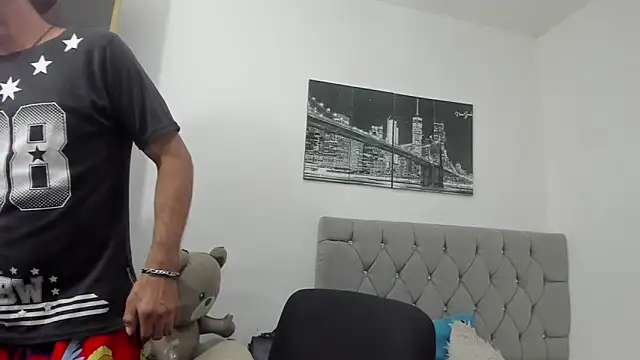 Snapshot of Sofi_And_Santy chatting on March 1, 2026, 11:18 pm Sofi And Santy online show from March 1, 2026, 11:18 pm