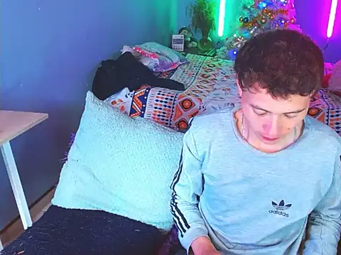 Snapshot of Latin_boysxxxx chatting on December 15, 2025, 9:08 pm Latin boysxxxx online show from December 15, 2025, 9:08 pm