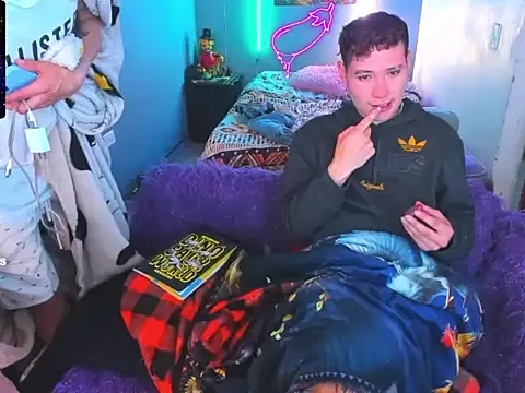 Snapshot of Latin_boysxxxx chatting on February 15, 2026, 2:41 am Latin boysxxxx online show from February 15, 2026, 2:41 am