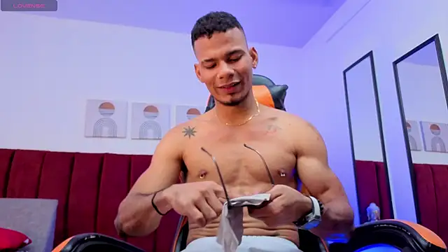 Snapshot of DaamonSlader_ chatting on October 25, 2025, 8:14 pm DaamonSlader online show from October 25, 2025, 8:14 pm