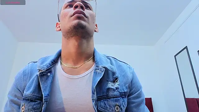 Snapshot of DaamonSlader_ chatting on November 11, 2025, 8:31 pm DaamonSlader online show from November 11, 2025, 8:31 pm