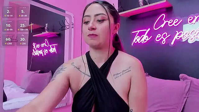 Snapshot of JuliethCruz_ chatting on October 24, 2025, 5:42 pm JuliethCruz online show from October 24, 2025, 5:42 pm