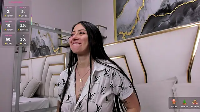 Snapshot of JuliethCruz_ chatting on October 25, 2025, 5:40 pm JuliethCruz online show from October 25, 2025, 5:40 pm