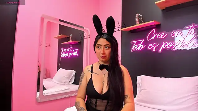 Snapshot of JuliethCruz_ chatting on October 31, 2025, 5:03 pm JuliethCruz online show from October 31, 2025, 5:03 pm