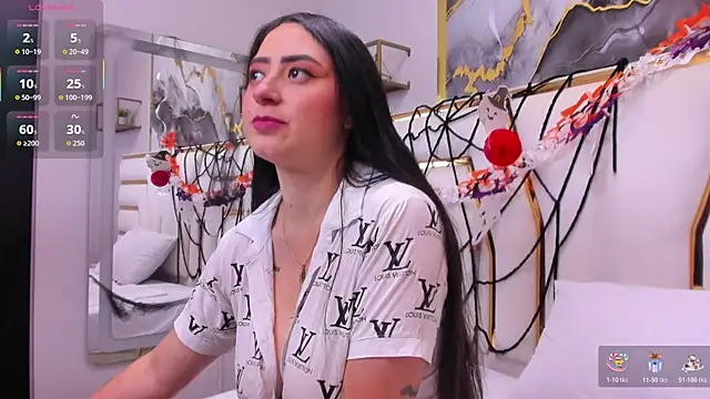 Snapshot of JuliethCruz_ chatting on November 1, 2025, 5:48 pm JuliethCruz online show from November 1, 2025, 5:48 pm