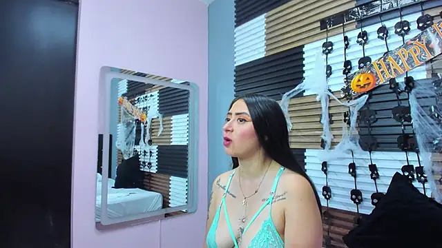 Snapshot of JuliethCruz_ chatting on November 2, 2025, 1:24 pm JuliethCruz online show from November 2, 2025, 1:24 pm