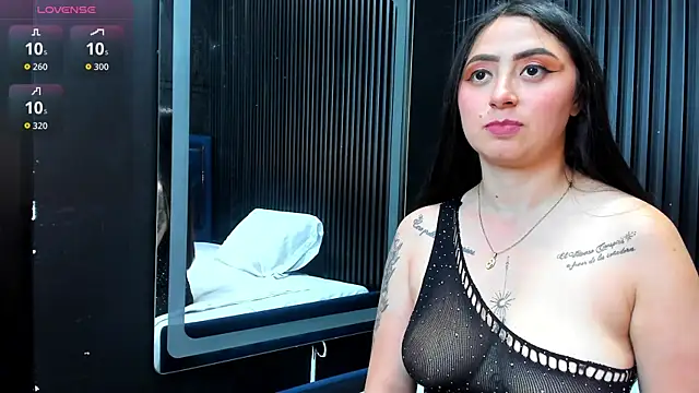 Snapshot of JuliethCruz_ chatting on November 5, 2025, 5:02 pm JuliethCruz online show from November 5, 2025, 5:02 pm