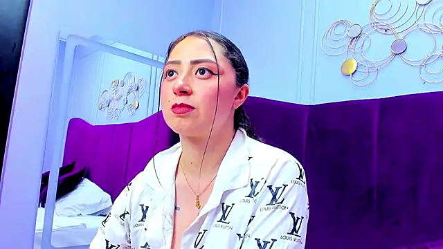 Snapshot of JuliethCruz_ chatting on November 15, 2025, 5:31 pm JuliethCruz online show from November 15, 2025, 5:31 pm