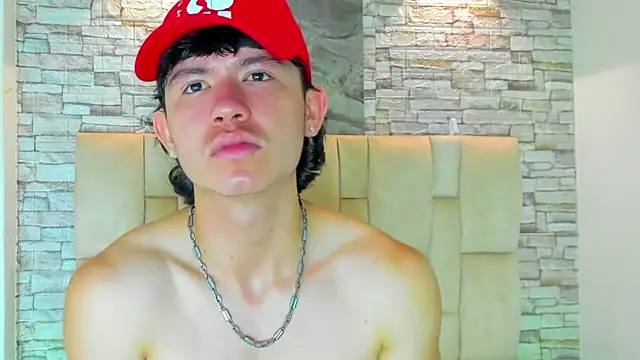 Snapshot of Owenn_17 chatting on October 17, 2025, 5:10 am Owenn 17 online show from October 17, 2025, 5:10 am