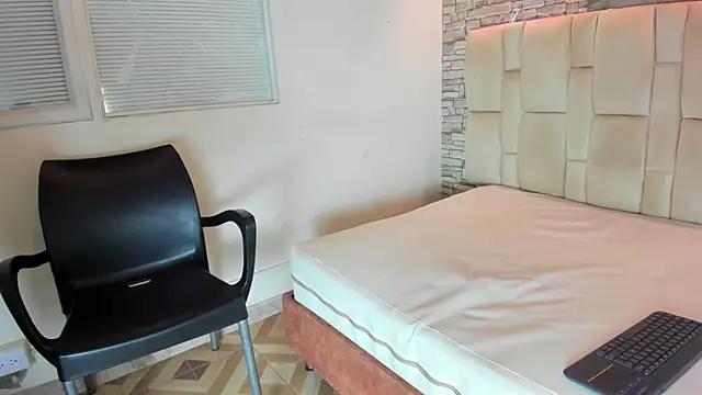 Snapshot of Owenn_17 chatting on October 20, 2025, 3:51 am Owenn 17 online show from October 20, 2025, 3:51 am