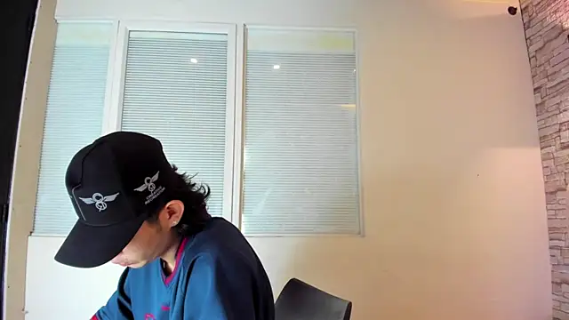 Snapshot of Owenn_17 chatting on October 23, 2025, 4:12 am Owenn 17 online show from October 23, 2025, 4:12 am