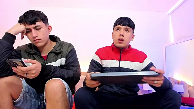 hoot booys  online show from February 17, 2026, 8:04 pm