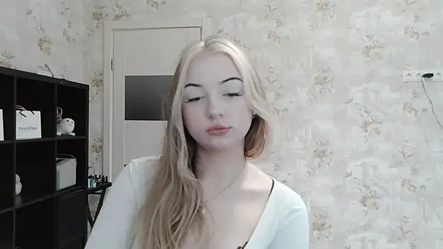  LunaLush  online show from October 21, 2025, 6:25 am