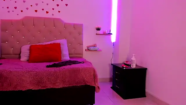 eimyy rouse online show from March 3, 2026, 7:53 pm