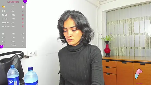 chloehanna online show from November 24, 2025, 6:07 pm