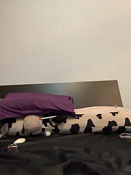 Snapshot of Emily-y chatting on January 17, 2026, 12:43 pm Emily-y online show from January 17, 2026, 12:43 pm