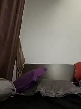 Snapshot of Emily-y chatting on February 5, 2026, 1:05 pm Emily-y online show from February 5, 2026, 1:05 pm