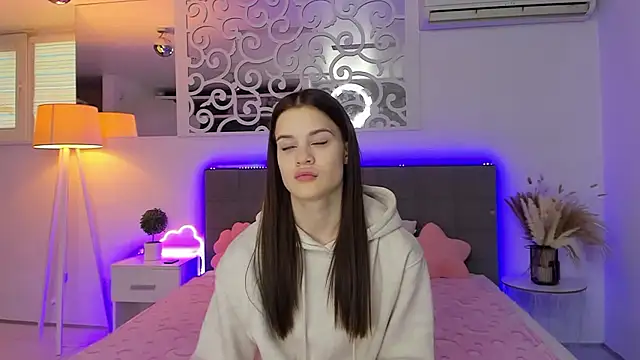 LuisaClover online show from January 18, 2026, 1:15 pm