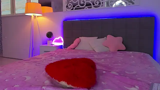 LuisaClover online show from February 9, 2026, 2:21 pm