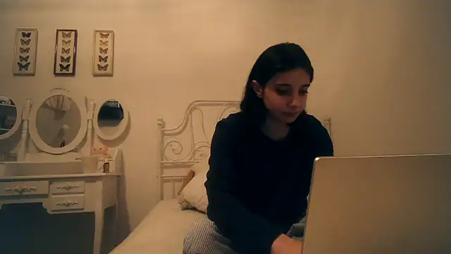 Snapshot of bellefleurrr chatting on February 13, 2026, 9:00 pm bellefleurrr online show from February 13, 2026, 9:00 pm