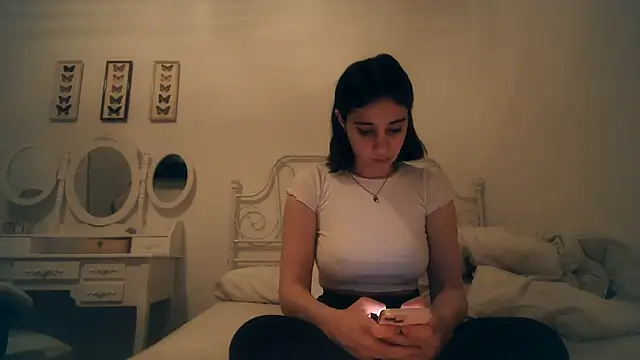 Snapshot of bellefleurrr chatting on February 23, 2026, 10:29 pm bellefleurrr online show from February 23, 2026, 10:29 pm