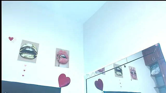 Snapshot of antonella_pink2 chatting on February 11, 2026, 1:05 pm antonella pink2 online show from February 11, 2026, 1:05 pm