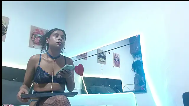 Snapshot of antonella_pink2 chatting on February 15, 2026, 8:02 am antonella pink2 online show from February 15, 2026, 8:02 am