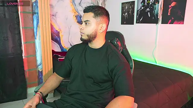 Tiler wolker online show from November 1, 2025, 8:33 pm