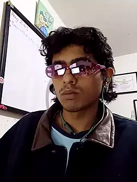 Snapshot of SkinniYamo chatting on February 20, 2026, 11:49 pm SkinniYamo online show from February 20, 2026, 11:49 pm