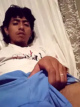 Snapshot of SkinniYamo chatting on February 23, 2026, 4:43 am SkinniYamo online show from February 23, 2026, 4:43 am