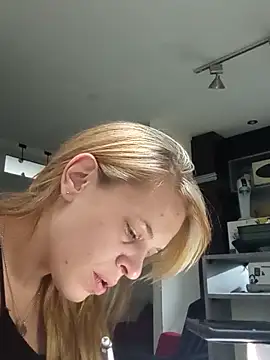 Snapshot of coralu2215 chatting on February 15, 2026, 12:58 pm coralu2215 online show from February 15, 2026, 12:58 pm