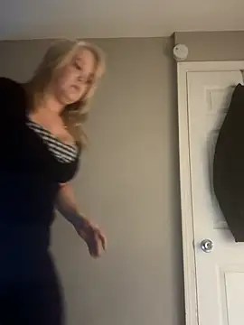 SilverSeductress online show from January 19, 2026, 12:31 pm