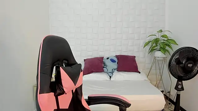 Snapshot of victoria_243 chatting on February 15, 2026, 8:13 am victoria 243 online show from February 15, 2026, 8:13 am