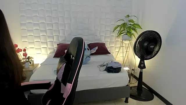 Snapshot of victoria_243 chatting on February 16, 2026, 4:19 am victoria 243 online show from February 16, 2026, 4:19 am