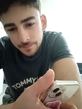 Snapshot of yasinesra757_ chatting on March 3, 2026, 2:45 pm yasinesra757 online show from March 3, 2026, 2:45 pm