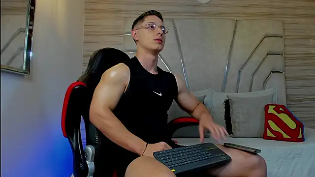 Snapshot of MAXTHOMSON chatting on January 17, 2026, 1:54 am MAXTHOMSON online show from January 17, 2026, 1:54 am