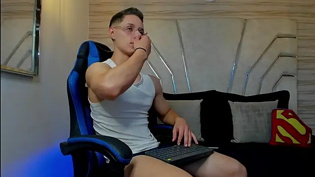 Snapshot of MAXTHOMSON chatting on February 13, 2026, 7:04 am MAXTHOMSON online show from February 13, 2026, 7:04 am