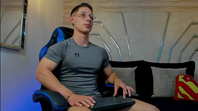 Snapshot of MAXTHOMSON chatting on February 14, 2026, 12:29 am MAXTHOMSON online show from February 14, 2026, 12:29 am