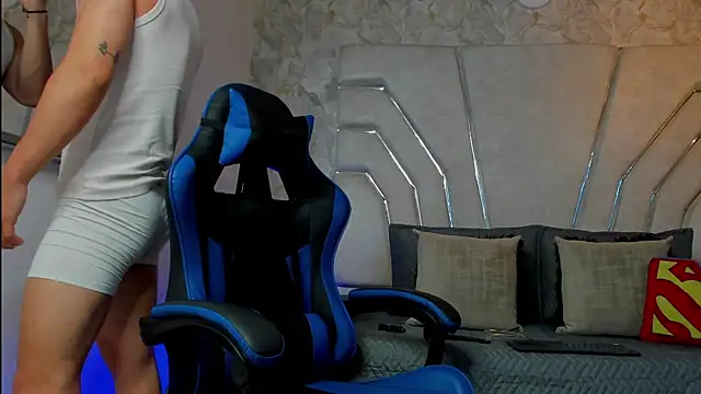 Snapshot of MAXTHOMSON chatting on February 21, 2026, 12:11 am MAXTHOMSON online show from February 21, 2026, 12:11 am