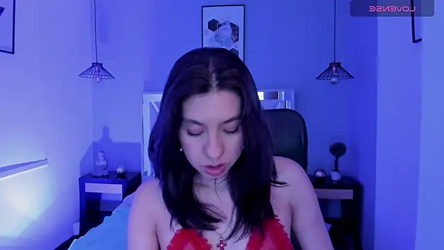 zoe-moreau online show from February 17, 2026, 8:04 pm