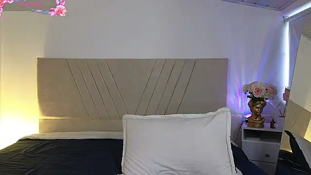 NatashaBlade  online show from December 17, 2025, 12:00 pm