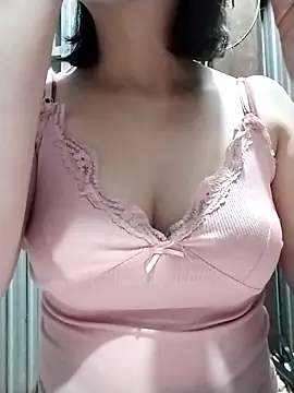 Snapshot of Niramiu chatting on February 14, 2026, 12:13 pm Niramiu online show from February 14, 2026, 12:13 pm