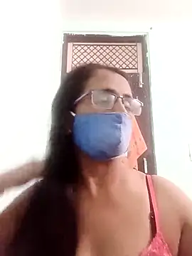 sanjana077 online show from December 5, 2025, 4:32 am