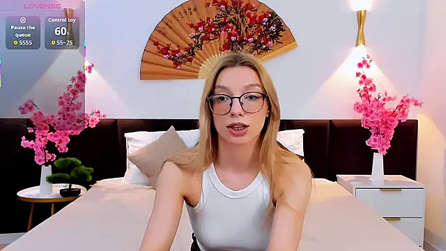 CindyMoriLove online show from January 16, 2026, 2:43 pm