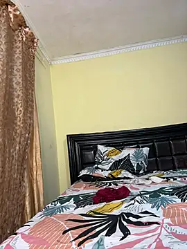 Snapshot of NiaLong21_ chatting on February 17, 2026, 11:55 pm NiaLong21 online show from February 17, 2026, 11:55 pm