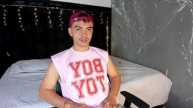 Snapshot of NicoKingg_ chatting on December 4, 2025, 4:11 am NicoKingg online show from December 4, 2025, 4:11 am